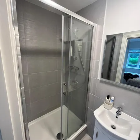 Pansiyon Master Bedroom With Private Bathroom In Duplex Lucan