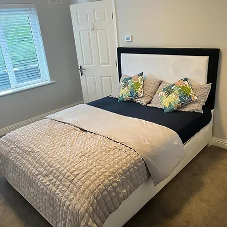 Pansiyon Master Bedroom With Private Bathroom In Duplex Lucan